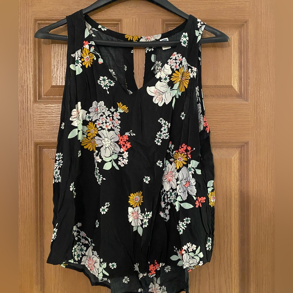XXL Old Navy tank tops